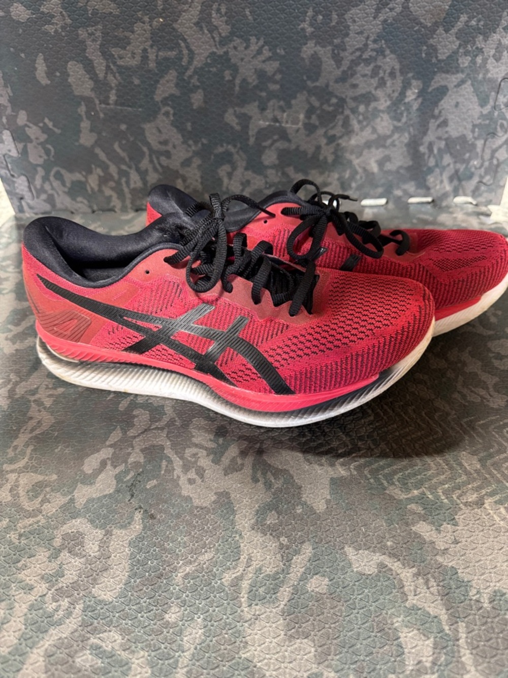 Asics Glideride Mens Running Trainers 1011A817
Size 10 Mens